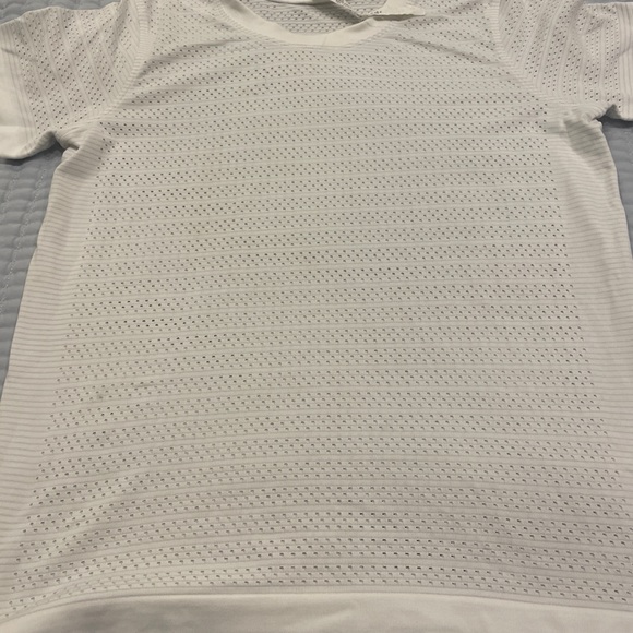 Lululemon Women's Mesh Breeze By Size 6 - White Short Sleeve - Picture 4 of 5